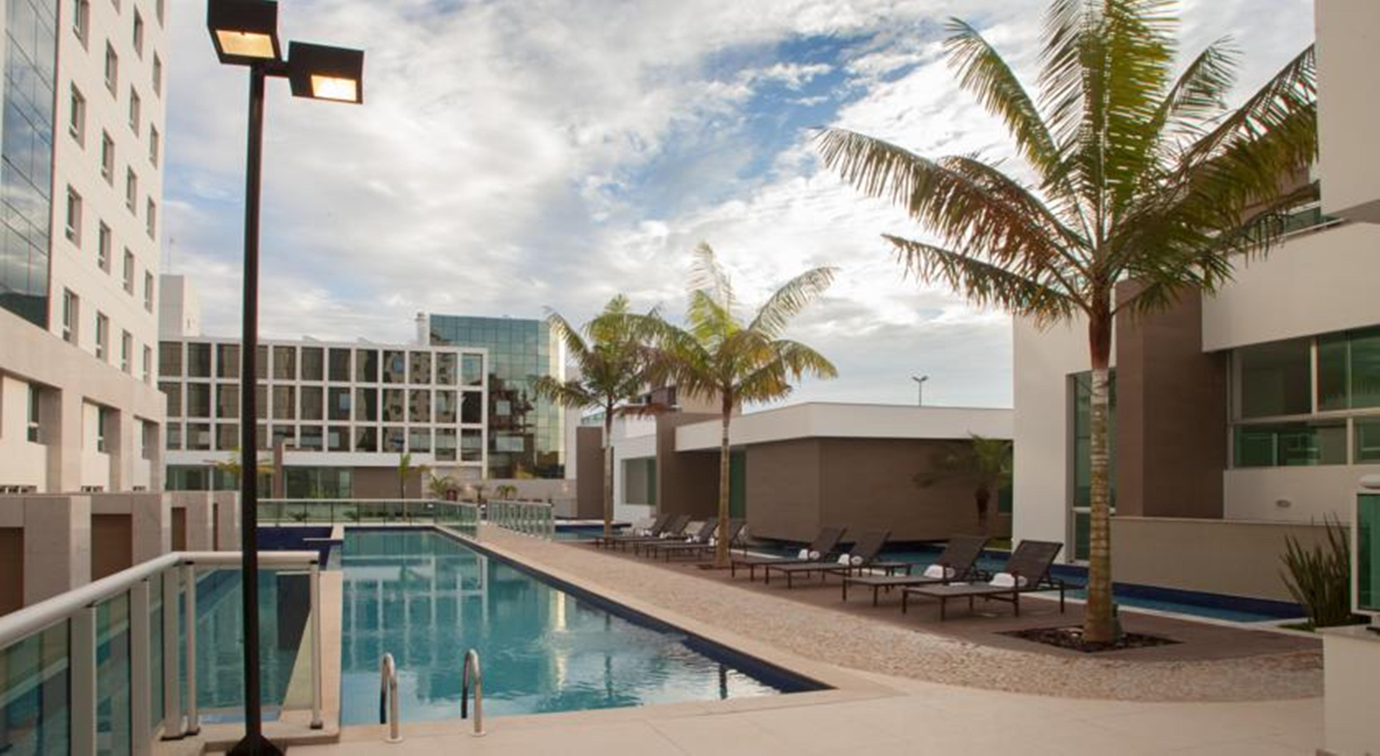 Jade Hotel Brasilia Esterno foto The pool at the Hotel Indigo Scottsdale